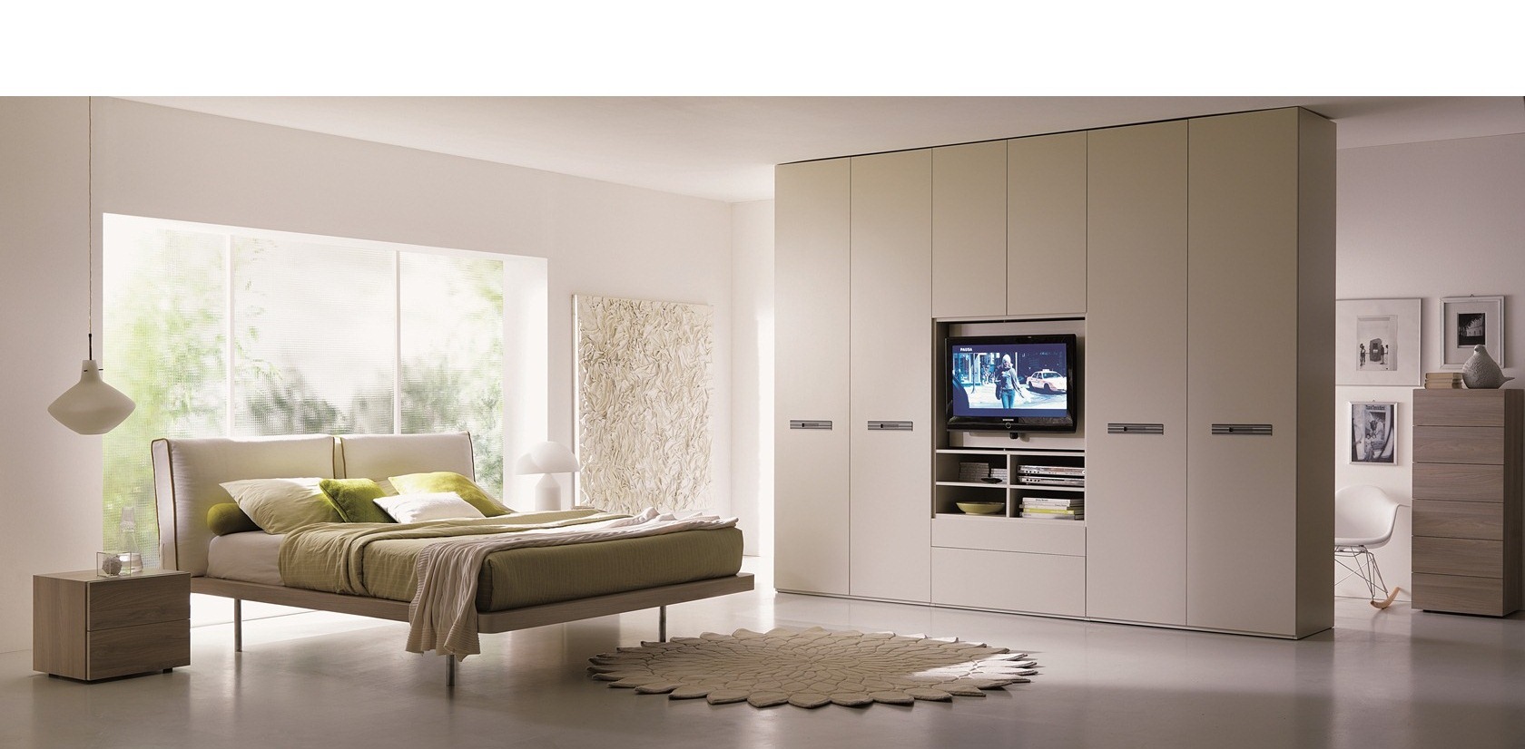 Armadio con tv incorporata: armadio con televisione.