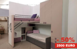 Cameretta soppalco ad angolo rosa